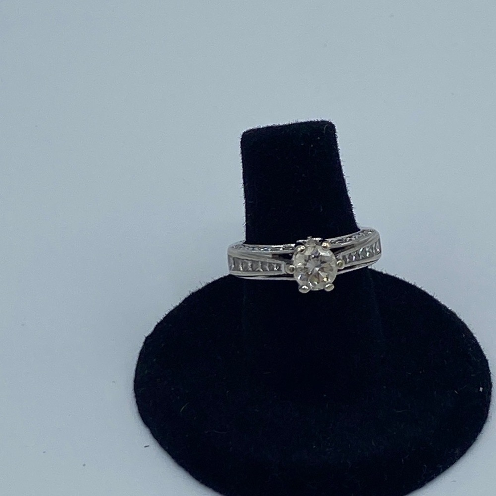 Diamond wedding ring - Picture 8 of 8